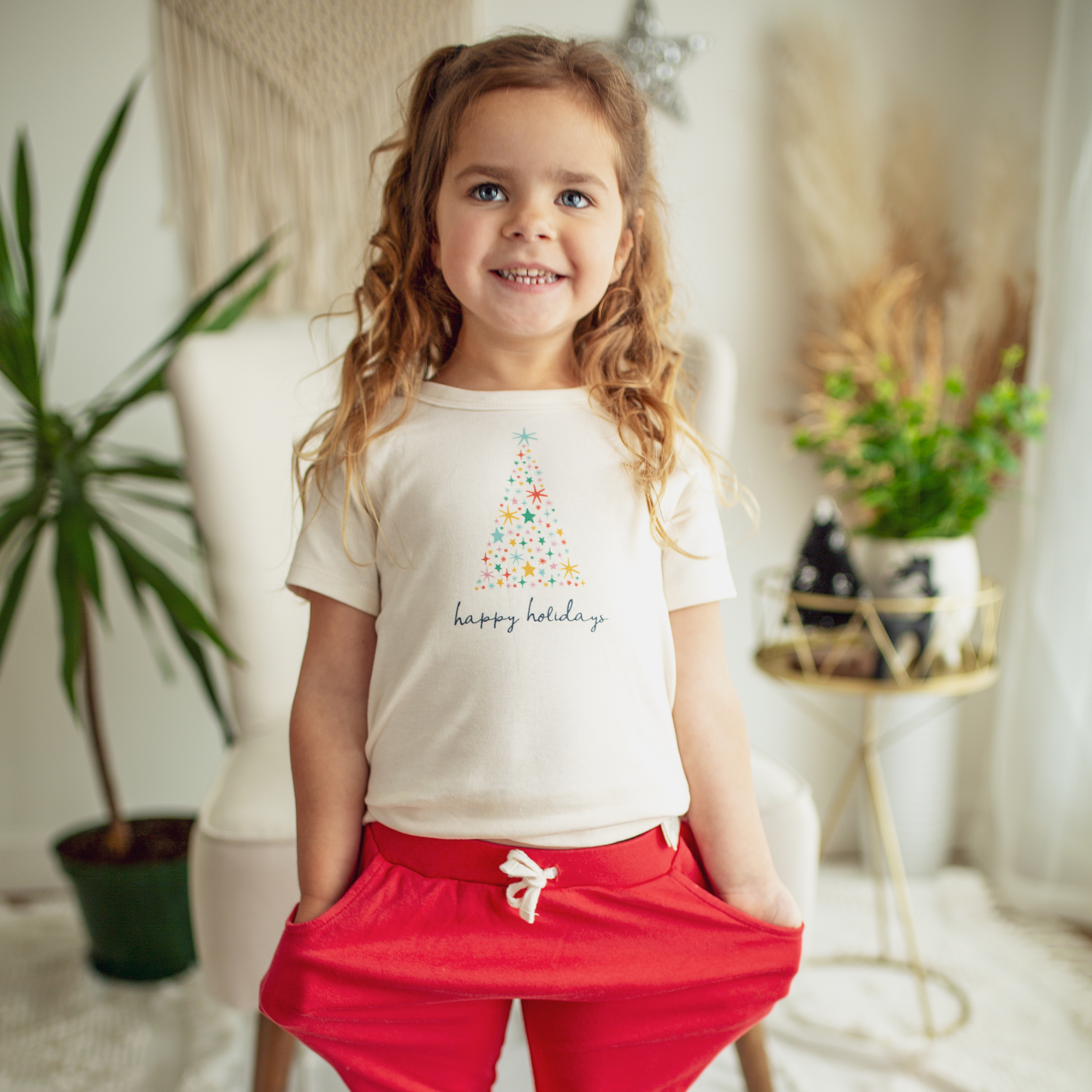 graphic tee | happy holidays tree