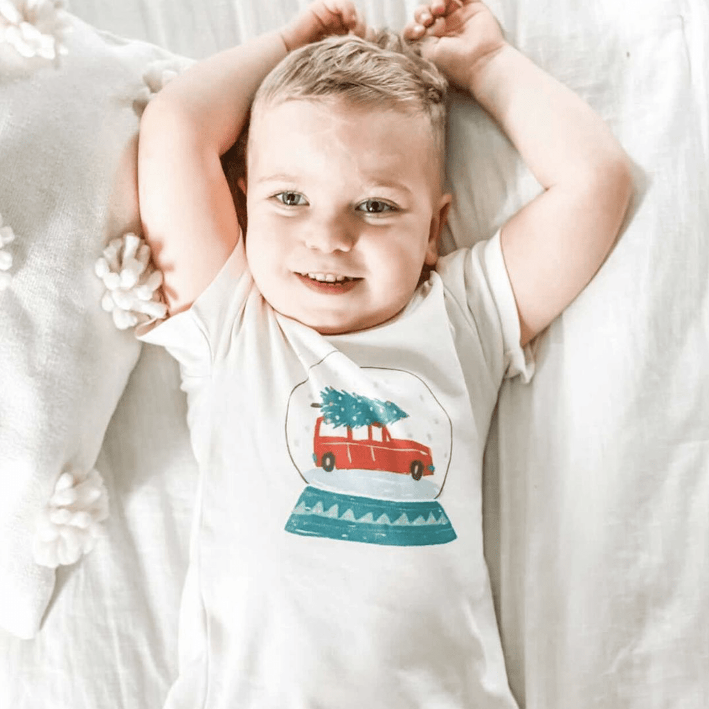 graphic tee | snow globe